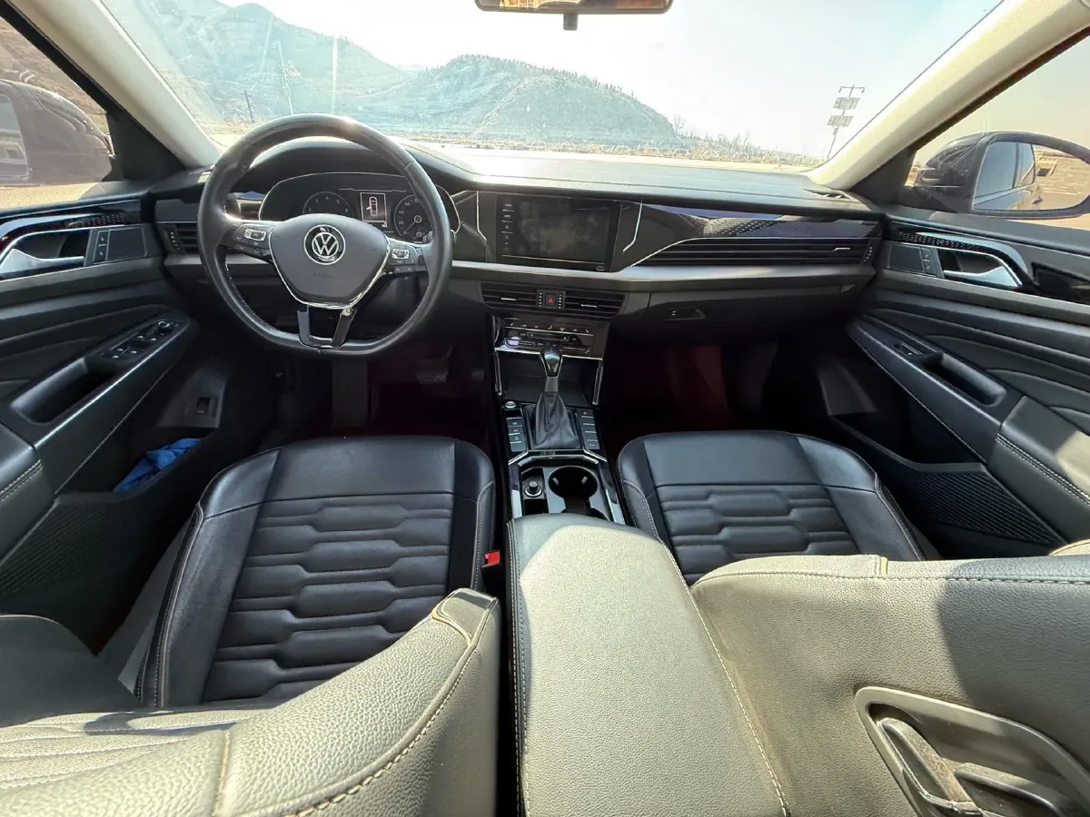 2021 Volkswagen Passat 2.0T 186HP L4 7DCT,autocango,china used car exporter,china ev exporter,chinese used car exporter,chinese used ev exporter