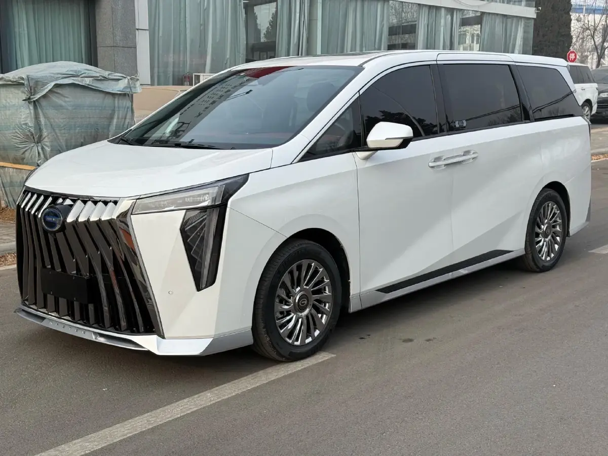 2023 GAC Trumpchi M8 2.0T 190HP L4 E-CVT Hybrid