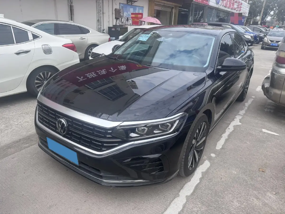 2022 Volkswagen Passat 2.0T 220HP L4 7DCT