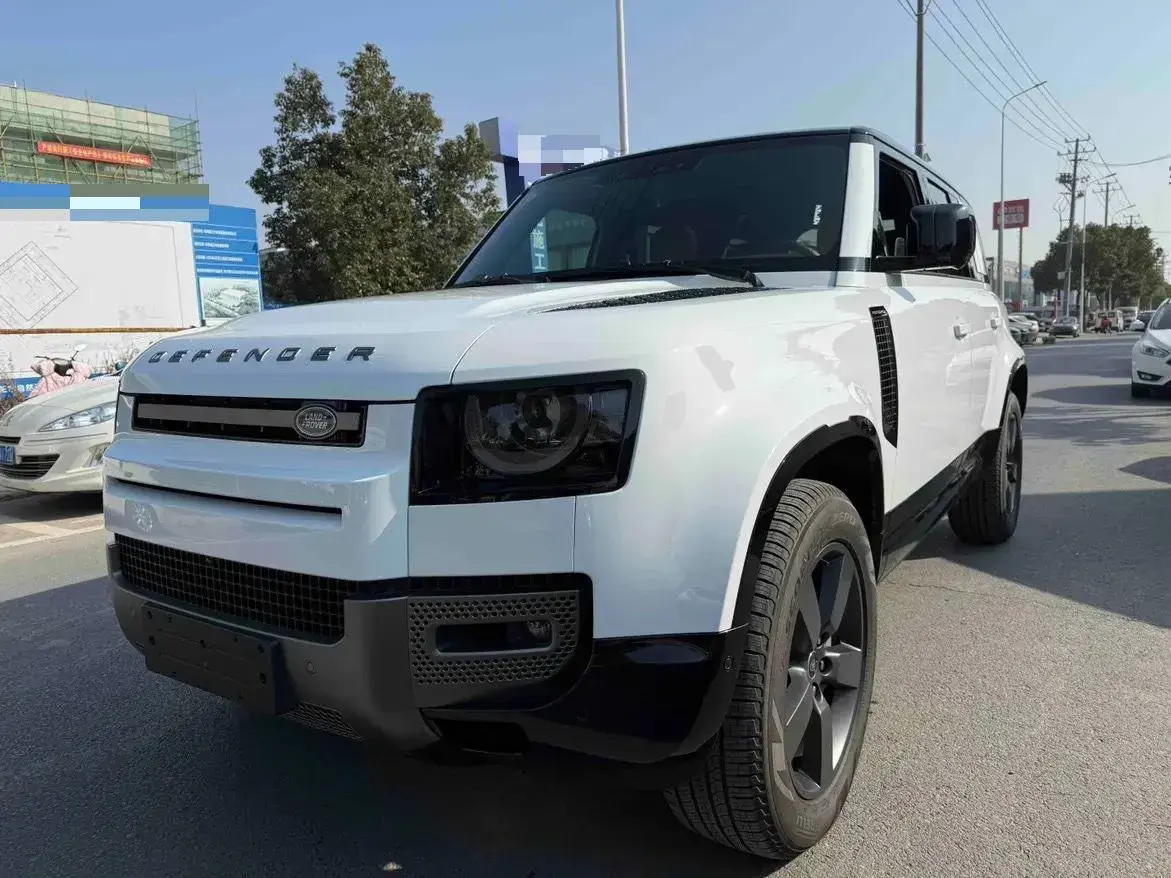 2025 Land Rover Defender 3.0T 400HP L6 8AT