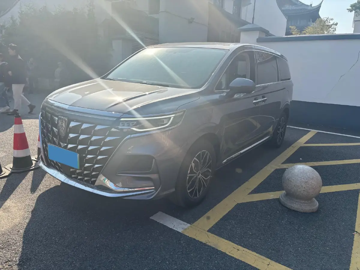 2025 Roewe iMAX8 1.5T 150HP L4 1DHT PHEV 24.7KWH