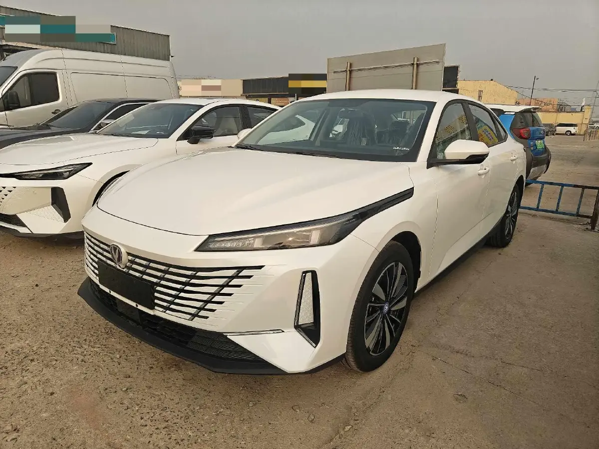 2025 ChangAn EadoPHEV 1.5L 98HP L4 E-CVT PHEV