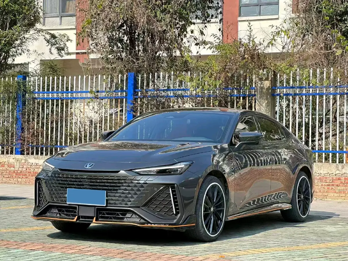 2024 ChangAn UNI-V 2.0T 233HP L4 8AT