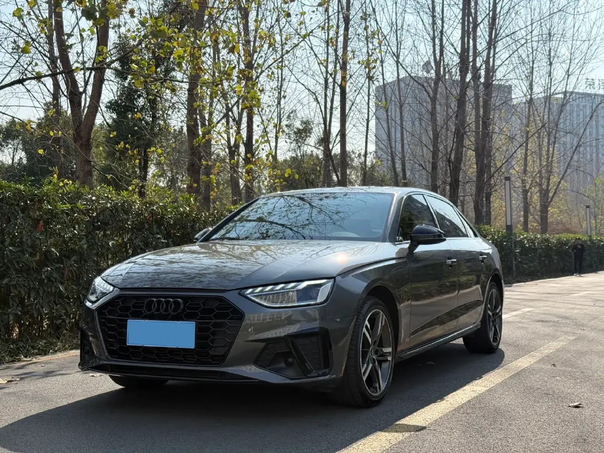 2022 Audi A4L 2.0T 190HP L4 7DCT