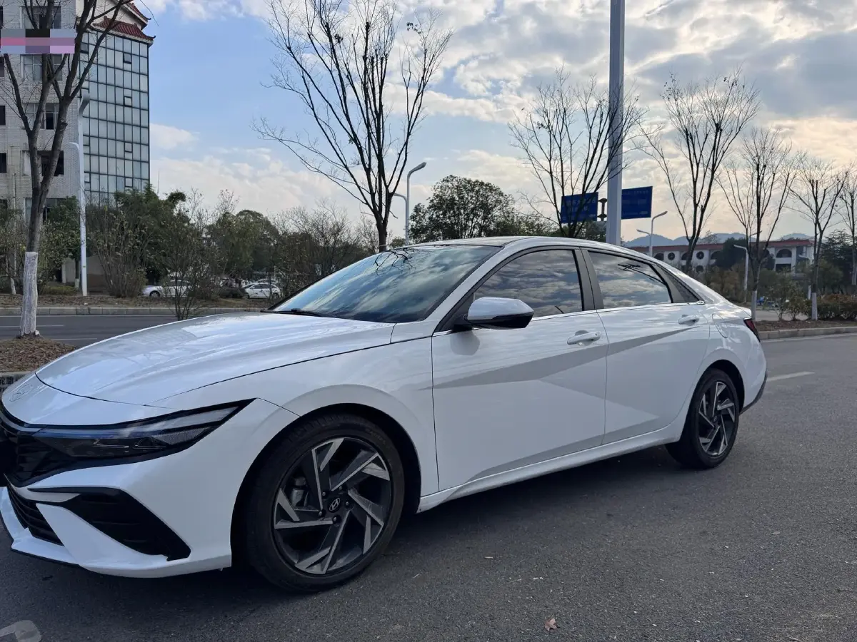 2023 Hyundai Elantra 1.5L 115HP L4 CVT