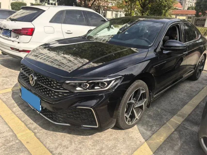 2023 Volkswagen Passat 2.0T 186HP L4 7DCT