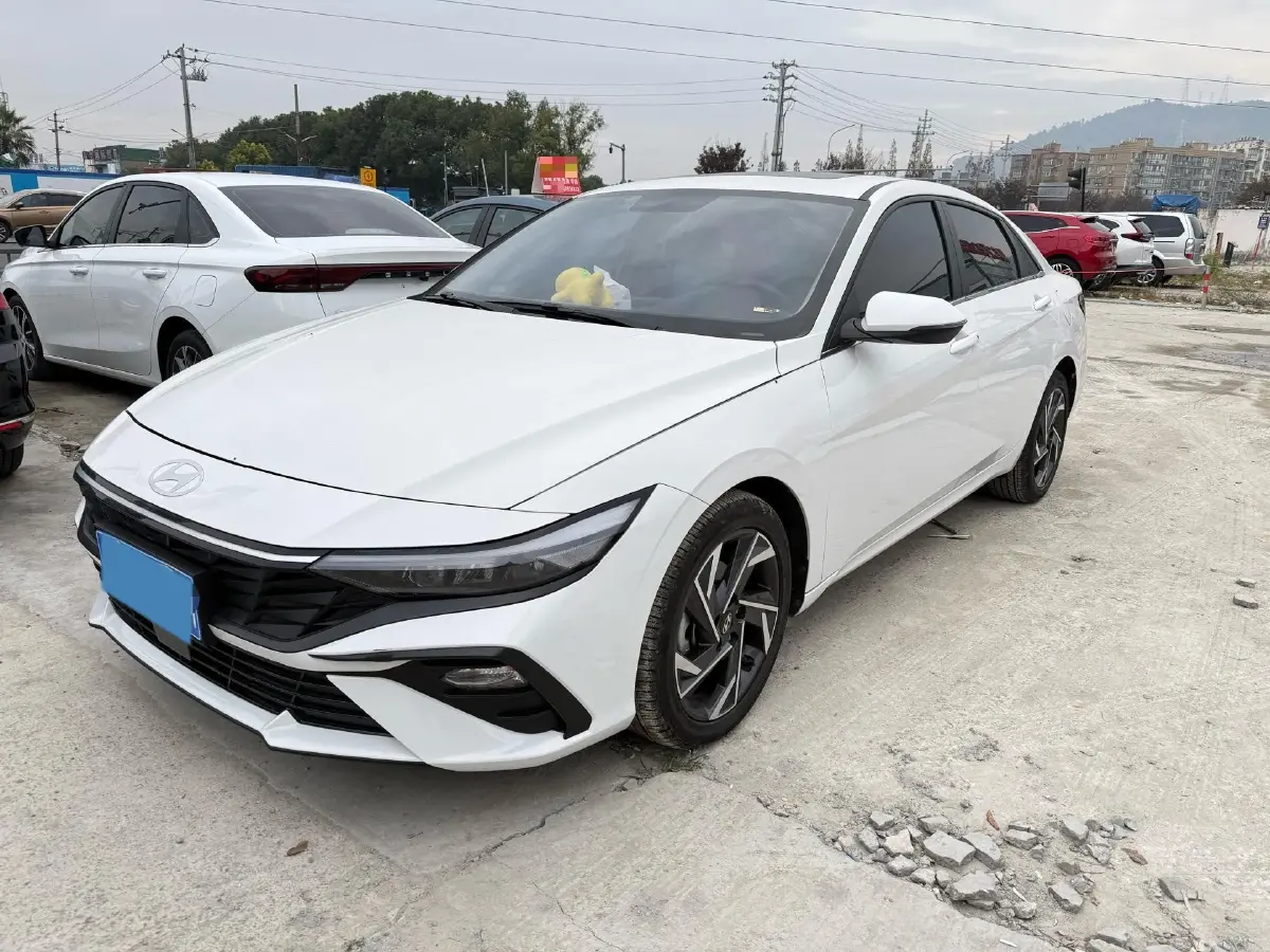 2023 Hyundai Elantra 1.5L 115HP L4 CVT