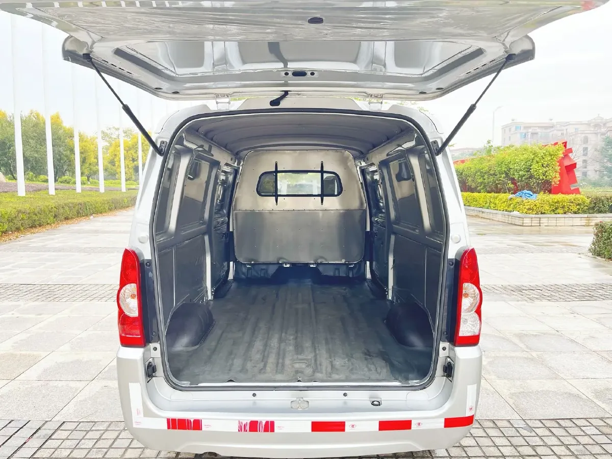 2021 SWM X2 1.5L 112HP L4 5MT,autocango,china used car exporter,china ev exporter,chinese used car exporter,chinese used ev exporter