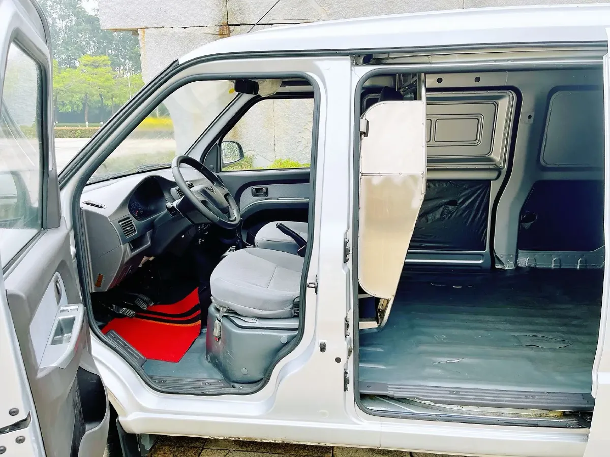 2021 SWM X2 1.5L 112HP L4 5MT,autocango,china used car exporter,china ev exporter,chinese used car exporter,chinese used ev exporter