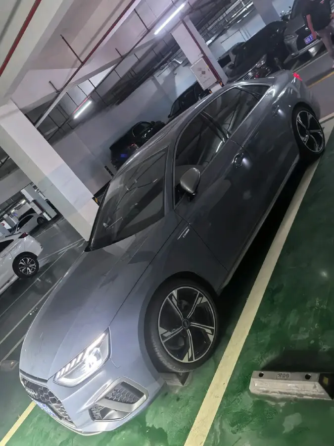 2022 Audi A4L 2.0T 190HP L4 7DCT