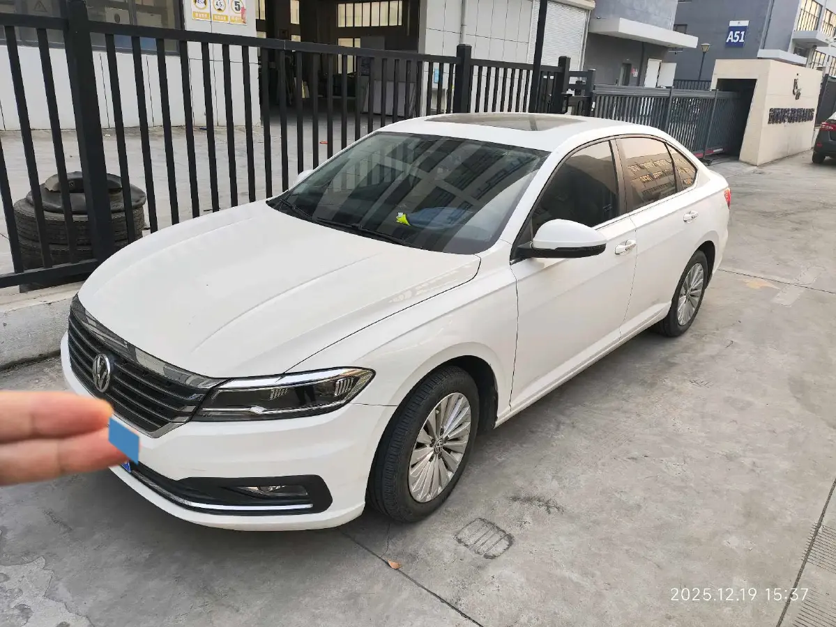 2019 Volkswagen Sagitar 1.2T 116HP L4 7DCT