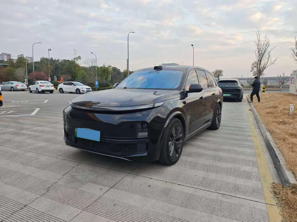 2024 Toyota Granvia 2.5L 189HP L4 E-CVT Hybrid