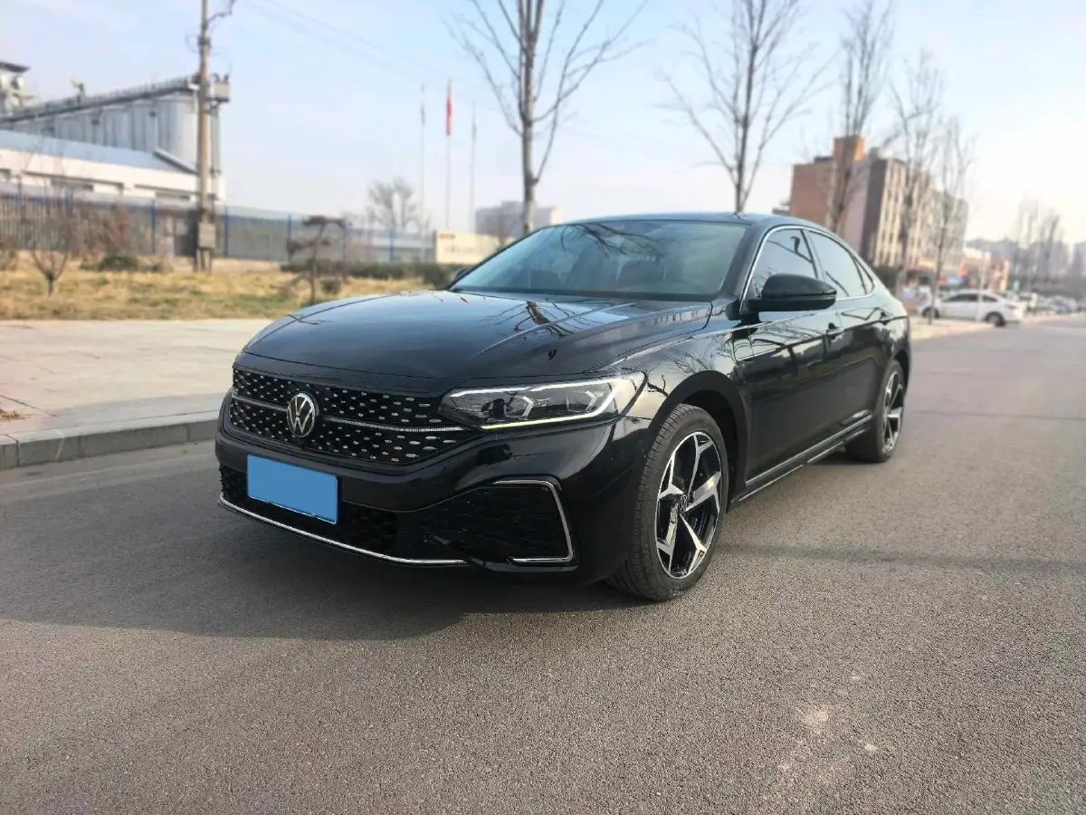 2023 Volkswagen Passat 2.0T 186HP L4 7DCT