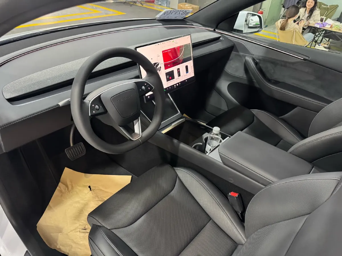 2025 Tesla Model Y L BEV,autocango,china used car exporter,china ev exporter,chinese used car exporter,chinese used ev exporter