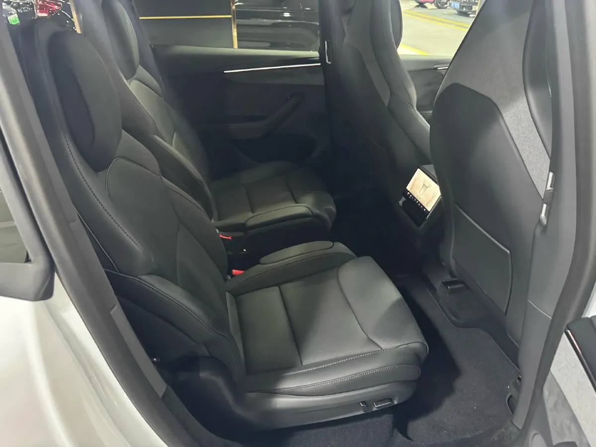 2025 Tesla Model Y L BEV,autocango,china used car exporter,china ev exporter,chinese used car exporter,chinese used ev exporter