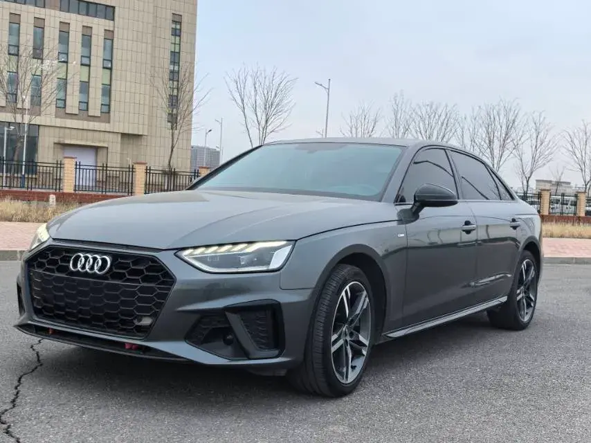 2022 Audi A4L 2.0T 190HP L4 7DCT