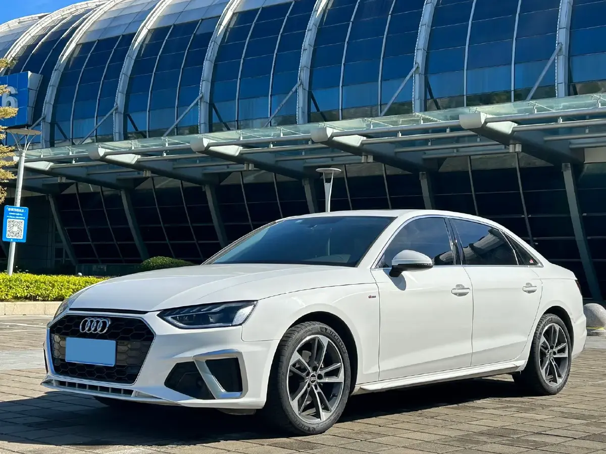 2023 Audi A4L 2.0T 190HP L4 7DCT