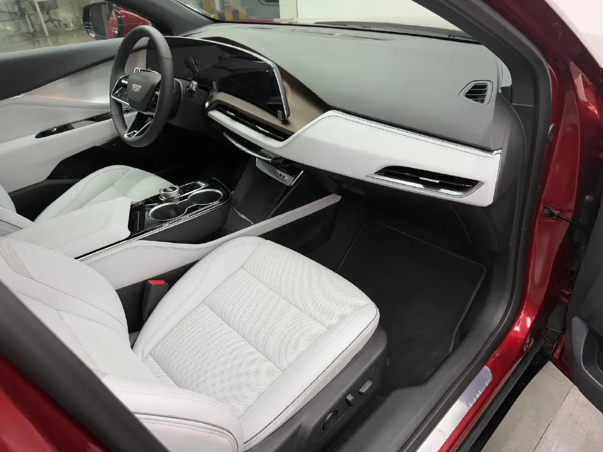 2023 Cadillac GT4 1.5T 211HP L4 9AT,autocango,china used car exporter,china ev exporter,chinese used car exporter,chinese used ev exporter