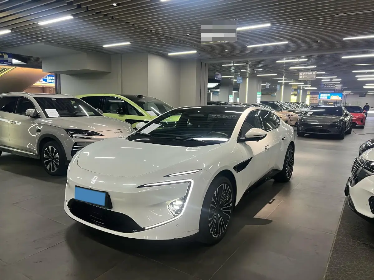 2025 Avatr 12 1.5T 156HP L4 REEV 39.05KWH