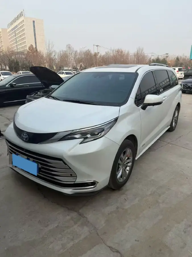 2023 Toyota Sienna 2.5L 189HP L4 E-CVT Hybrid