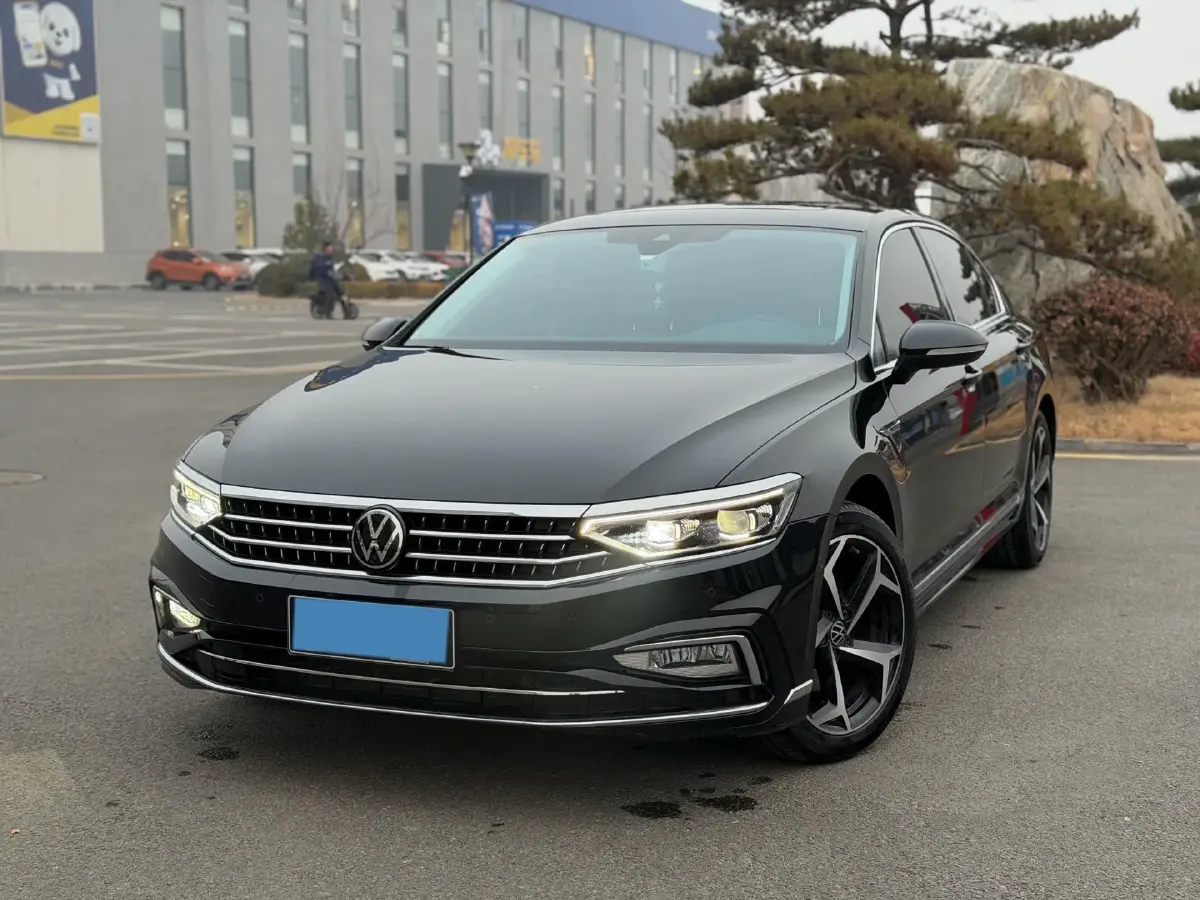 2023 Volkswagen Magotan 2.0T 220HP L4 7DCT