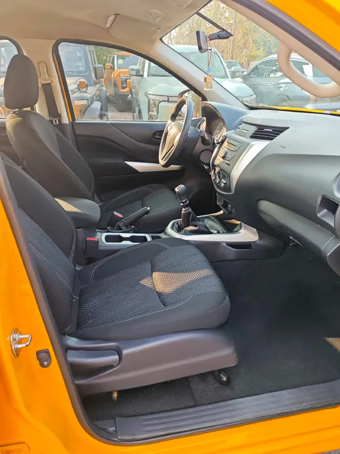 2022 Nissan Navara 2.5L 190HP L4 6MT,autocango,china used car exporter,china ev exporter,chinese used car exporter,chinese used ev exporter