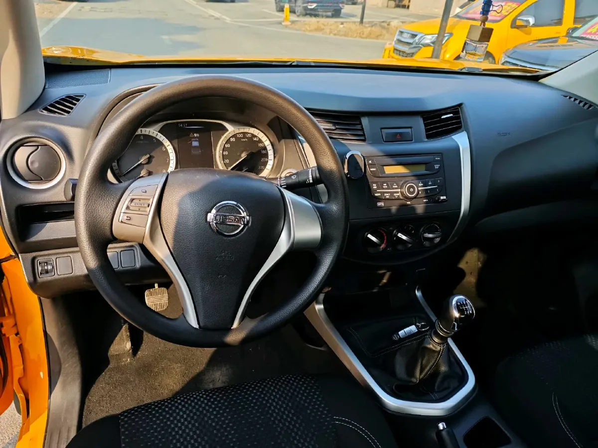 2022 Nissan Navara 2.5L 190HP L4 6MT,autocango,china used car exporter,china ev exporter,chinese used car exporter,chinese used ev exporter