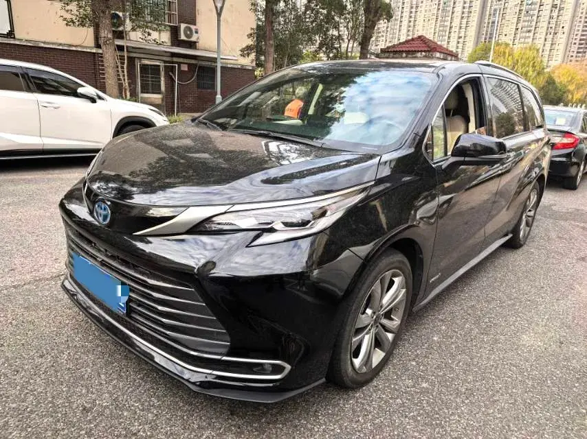 2023 Toyota Sienna 2.5L 189HP L4 E-CVT Hybrid