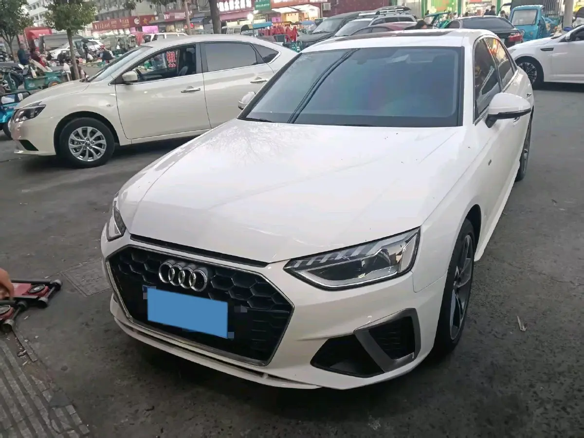 2022 Audi A4L 2.0T 190HP L4 7DCT