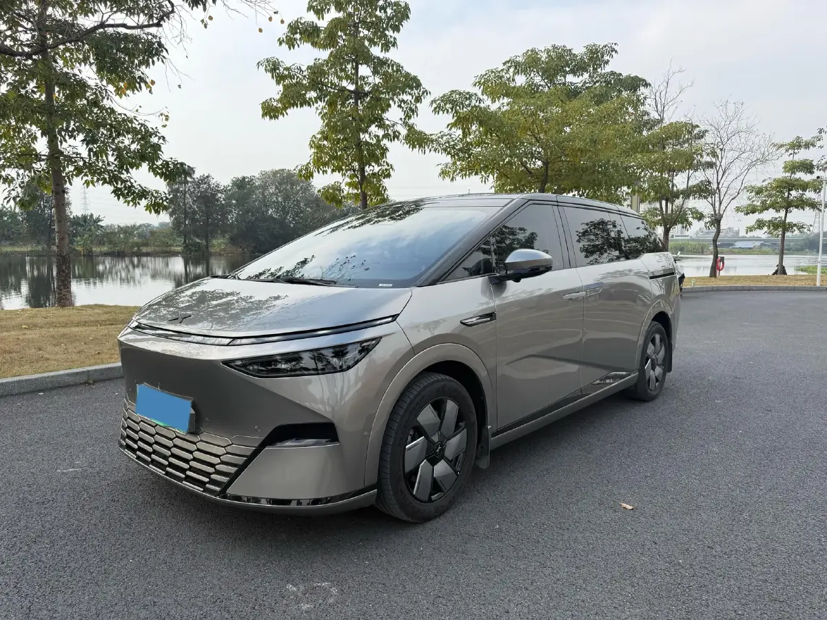 2024 Xpeng X9 BEV 84.5KWH