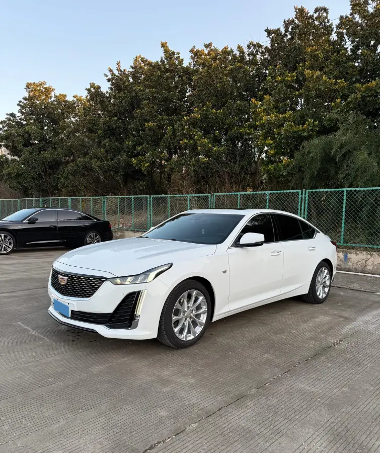 2022 Cadillac CT5 2.0T 237HP L4 10AT