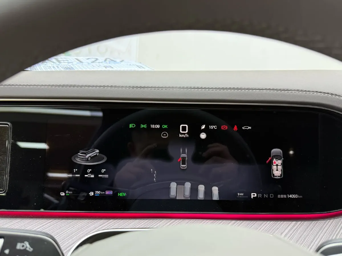 2025 Denza DenzaN9 2.0T 207HP L4 E-CVT PHEV,autocango,china used car exporter,china ev exporter,chinese used car exporter,chinese used ev exporter