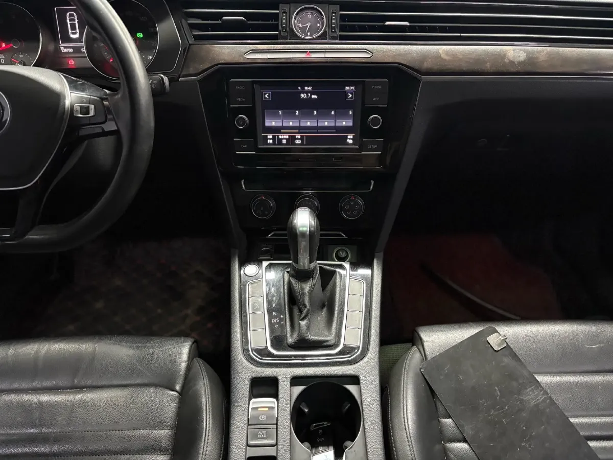 2018 Volkswagen Magotan 1.8T 180HP L4 7DCT,autocango,china used car exporter,china ev exporter,chinese used car exporter,chinese used ev exporter