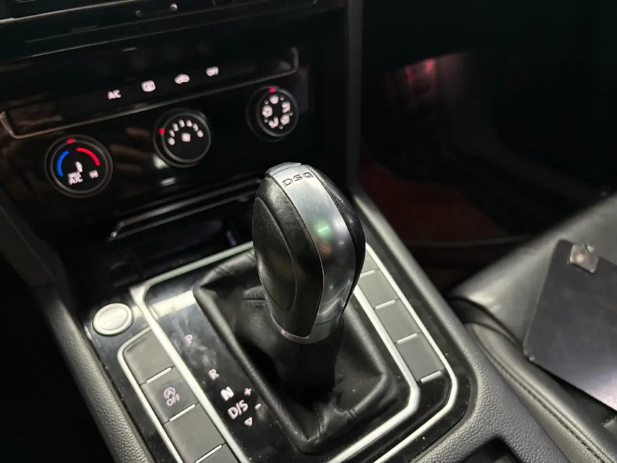 2018 Volkswagen Magotan 1.8T 180HP L4 7DCT,autocango,china used car exporter,china ev exporter,chinese used car exporter,chinese used ev exporter