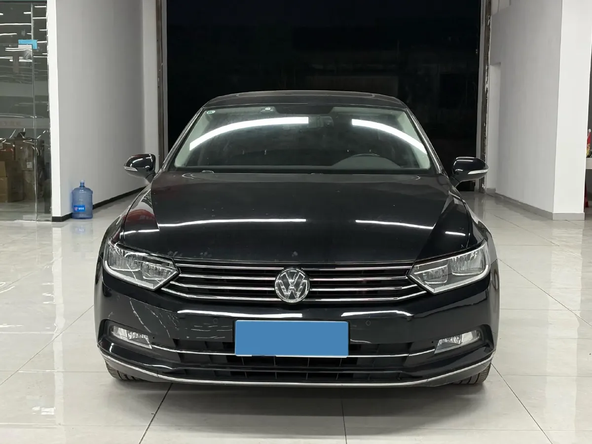 2018 Volkswagen Magotan 1.8T 180HP L4 7DCT,autocango,china used car exporter,china ev exporter,chinese used car exporter,chinese used ev exporter