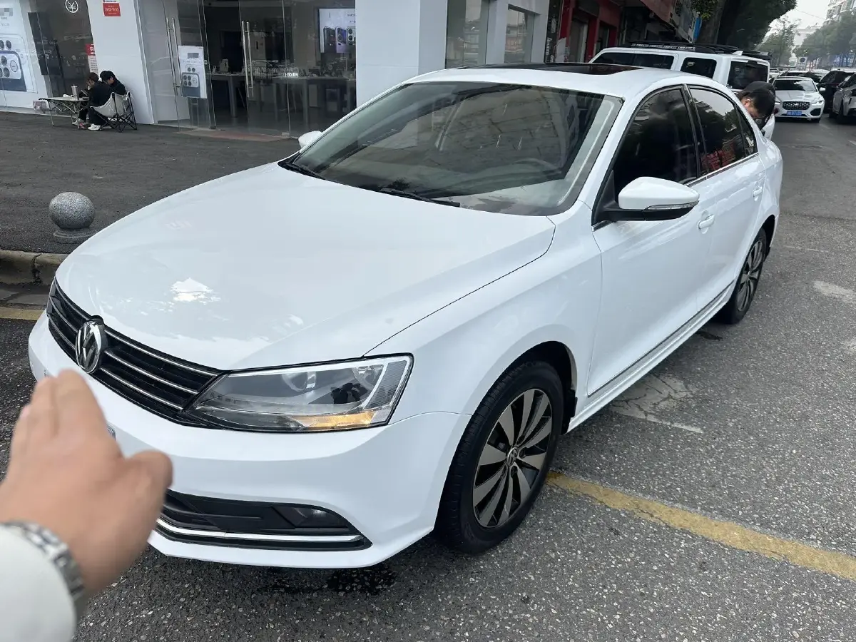 2018 Volkswagen Sagitar 1.2T 110HP L4 7DCT