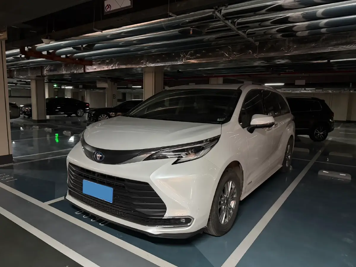 2021 Toyota Sienna 2.5L 192HP L4 E-CVT Hybrid