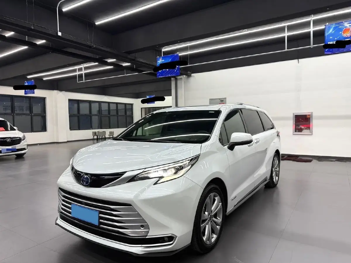 2024 Toyota Sienna 2.5L 189HP L4 E-CVT Hybrid