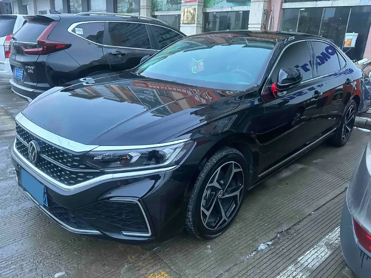 2024 Volkswagen Passat 2.0T 186HP L4 7DCT