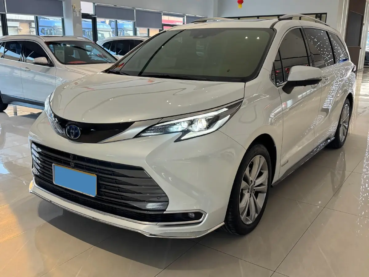 2023 Toyota Sienna 2.5L 189HP L4 E-CVT Hybrid