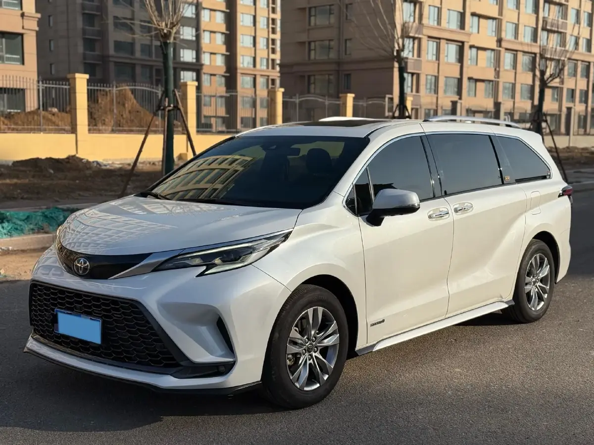 2023 Toyota Granvia 2.5L 189HP L4 E-CVT Hybrid