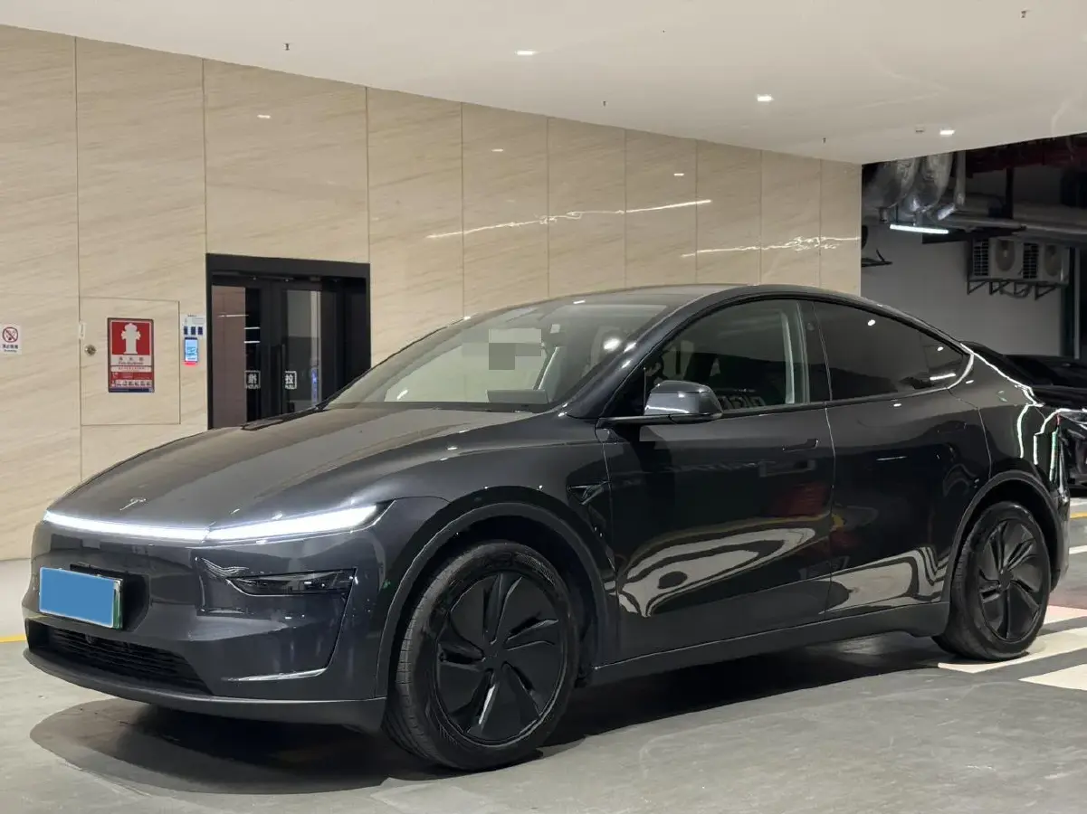 2025 Tesla Model Y BEV 62.5KWH