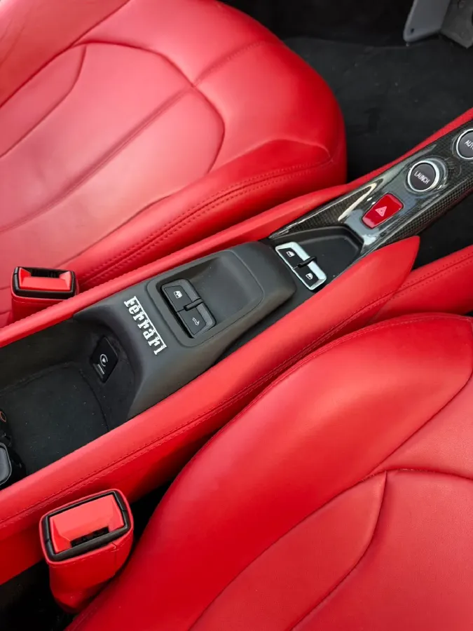 2020 Ferrari F8 3.9T 720HP V8 7DCT,autocango,china used car exporter,china ev exporter,chinese used car exporter,chinese used ev exporter