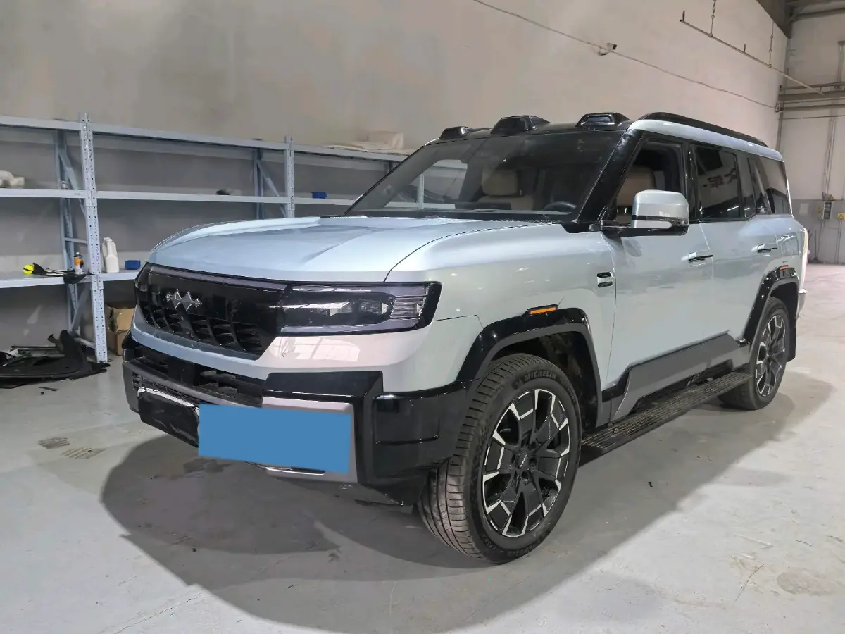 2025 FangChengBao Bao 8 2.0T 245HP L4 E-CVT PHEV 36.8KWH