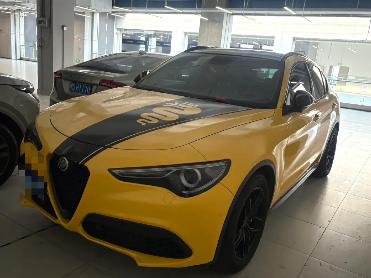 2017 Alfa Romeo Stelvio 2.0T 280HP L4 8AT