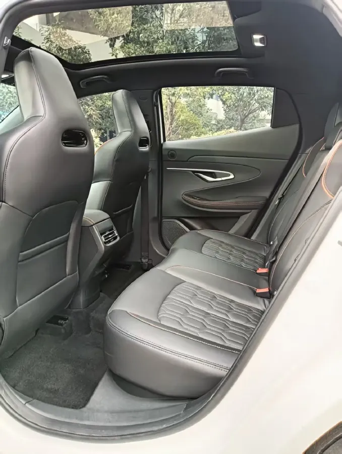 2022 ChangAn UNI-T 1.5T 188HP L4 7DCT,autocango,china used car exporter,china ev exporter,chinese used car exporter,chinese used ev exporter