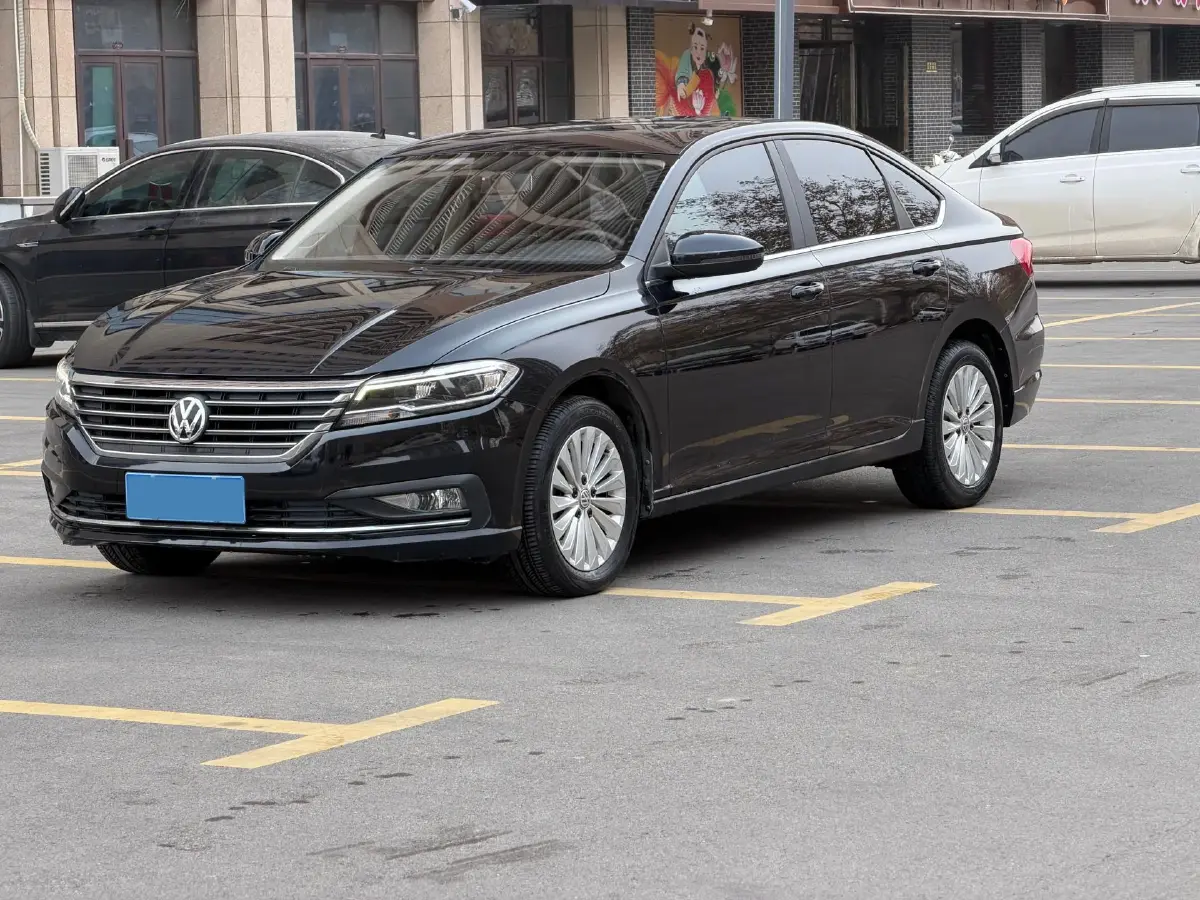 2019 Volkswagen Sagitar 1.2T 116HP L4 7DCT