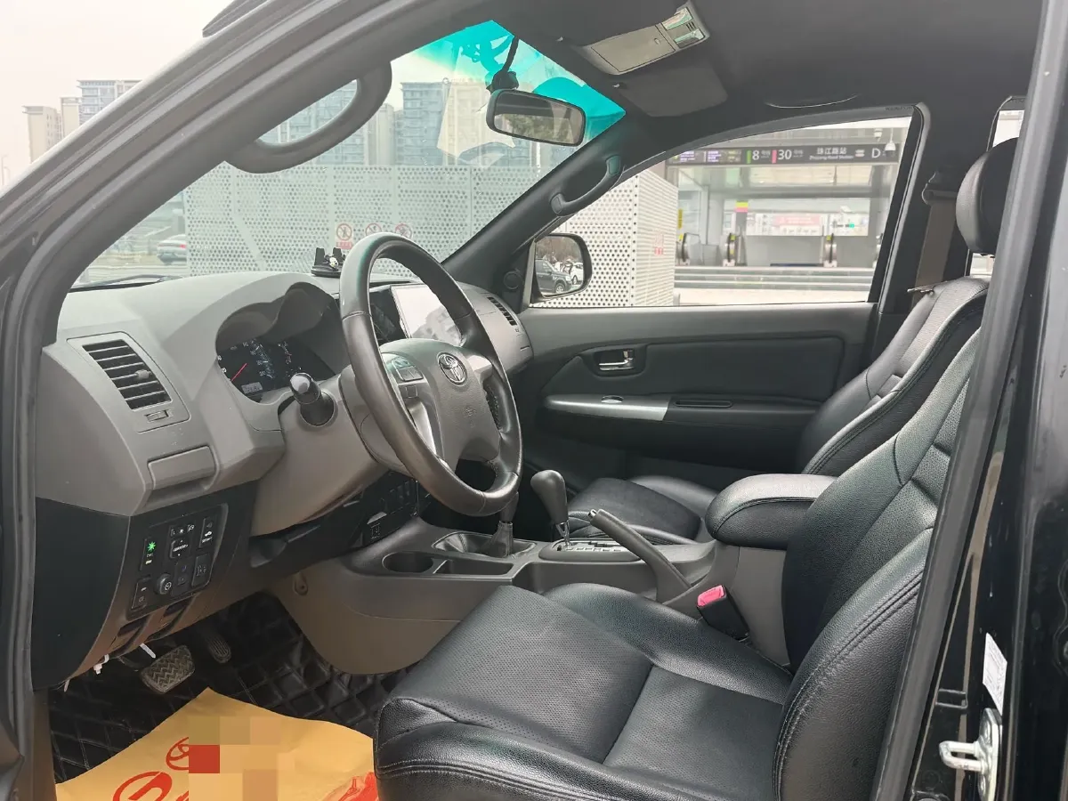 2011 Volvo C30 2.0L 145HP L4 6DCT,autocango,china used car exporter,china ev exporter,chinese used car exporter,chinese used ev exporter