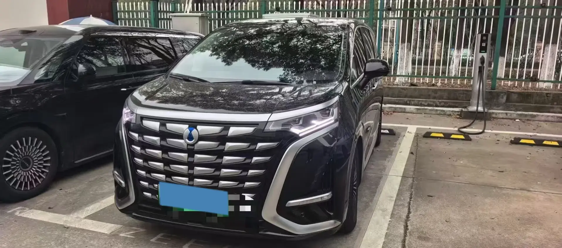 2024 Denza D9 1.5T 139HP L4 E-CVT PHEV 40KWH