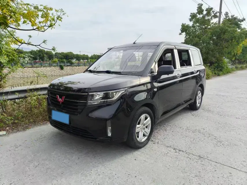 2019 WuLing HongGuang Plus 1.5T 147HP L4 6MT